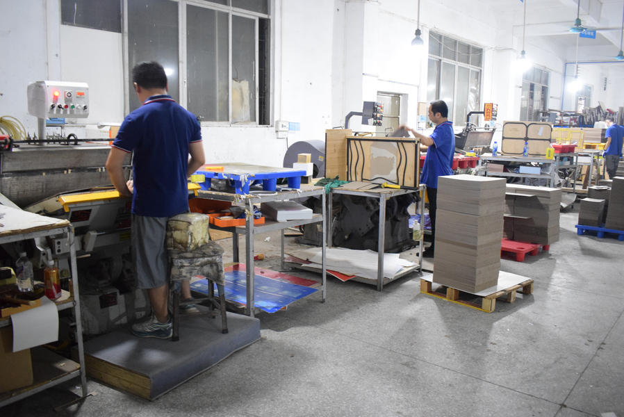 GUANGZHOU YM PACKAGE PRODUCTS CO.,LTD. производственная линия производителя